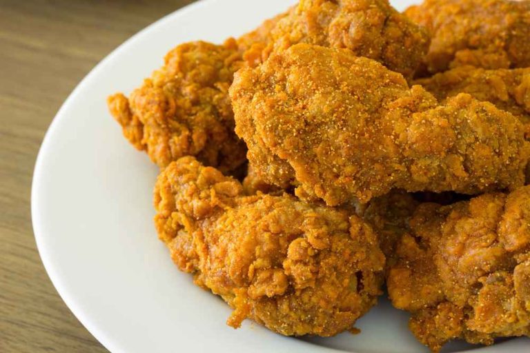 Mana yang Lebih Cocok untuk Bisnis Kuliner, Ayam Kampung atau Ayam Broiler?